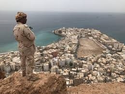 أزمة في عمق البحر: حضرموت تغلق الموانئ البحرية والحكومة تتحرك بعد صدمة اعتقال 26 صيادًا في الصومال!