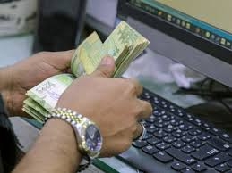 الريال اليمني يلفظ أنفاسه الأخيرة وسط انهيار شامل وغياب تام للحكومة
