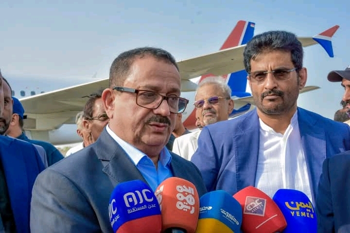 وزارات في الحكومة اليمنية تحظر استخدام العملات الأجنبية