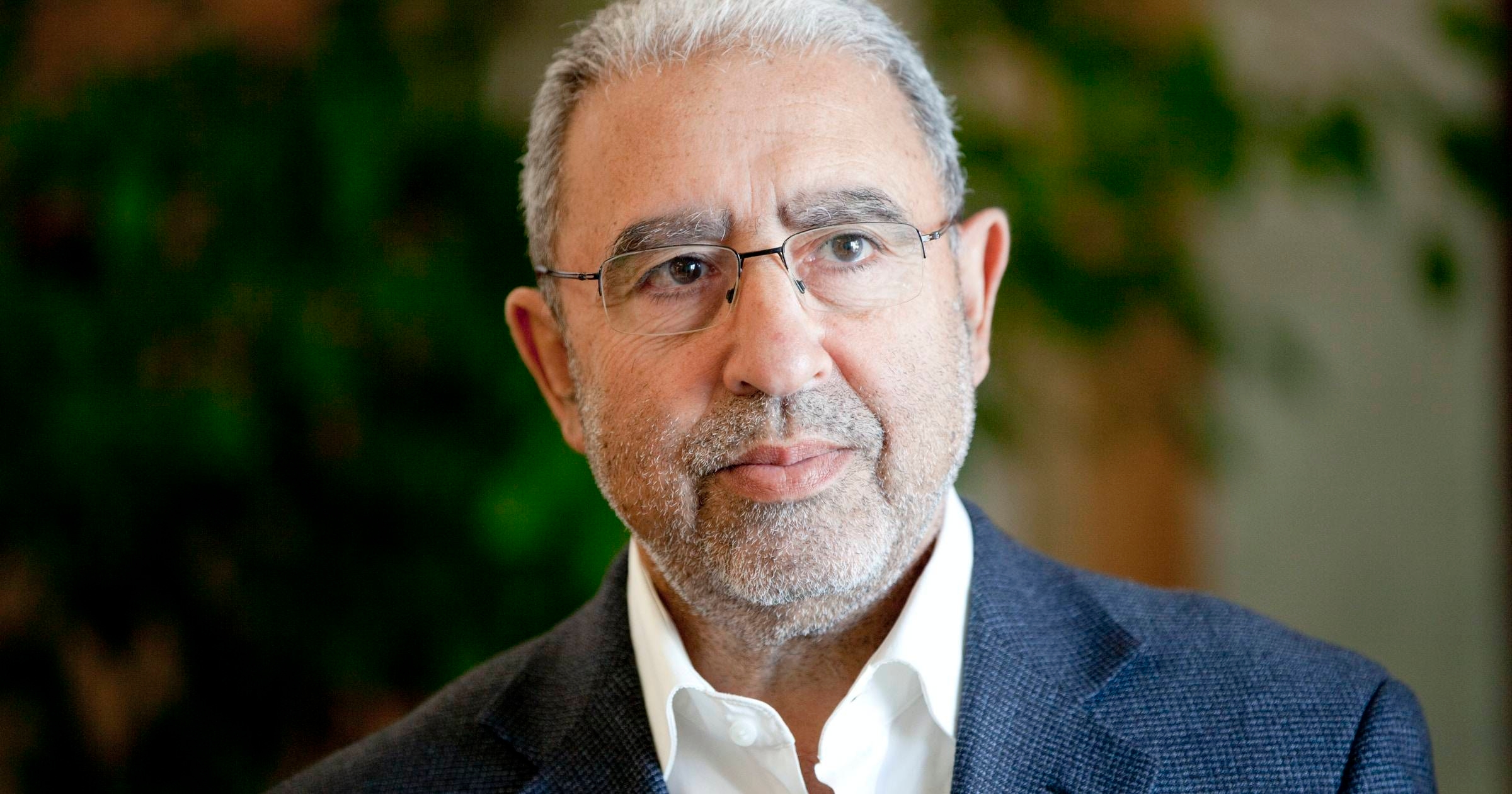 « خيمة الابداع « في منتدى أصيلة تكرم الكاتب محمد الاشعري