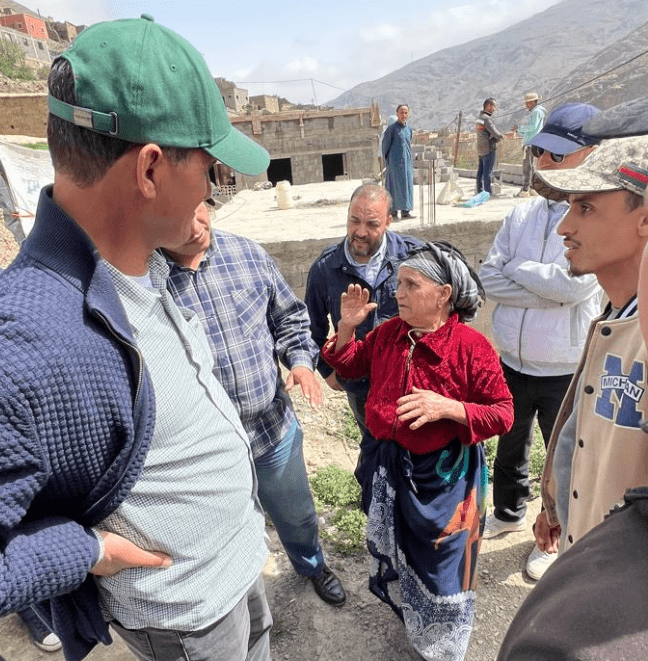 العامل بوعبيد لكراب ينصت لمتضرري الزلزال بشيشاوة