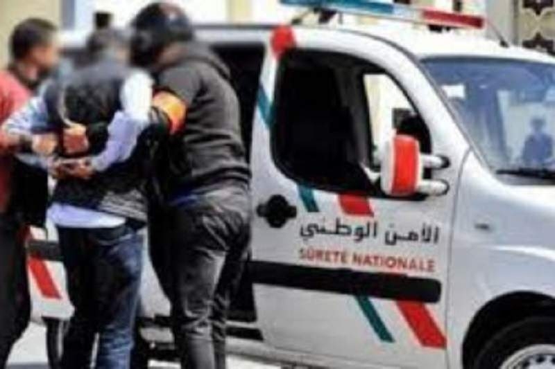 سائق « طاكسي » صغير يسقط في قبضة أمن مراكش متلبسا بترويج المخدرات