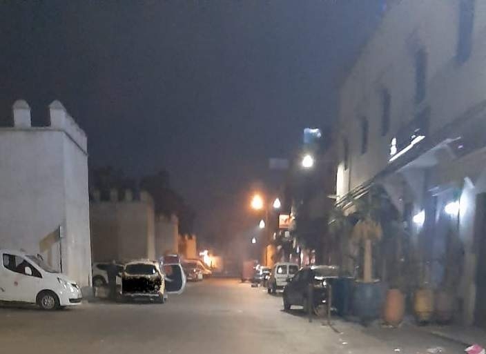من يقف وراء حراس سيارات يفرضون 10 دراهم على المواطنين بمحيط ساحة جامع الفنا