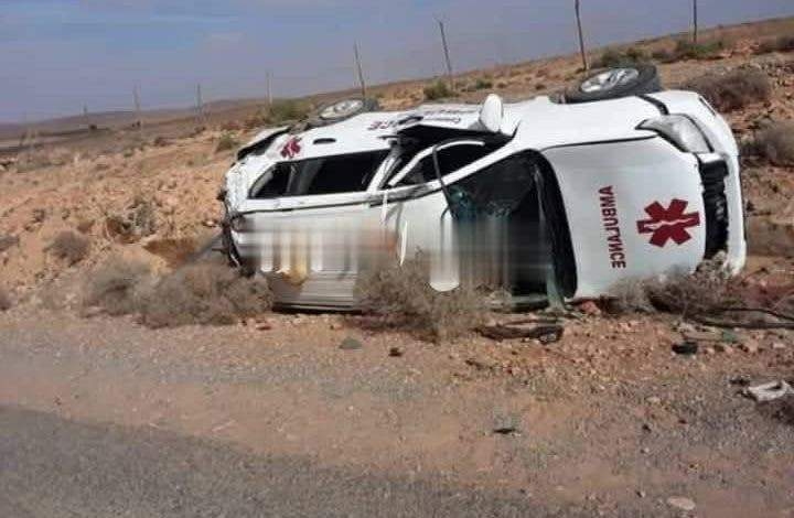مختل عقليا يسحب المقود من سائق سيارة اٍسعاف ويتسبب في وفاة والدته