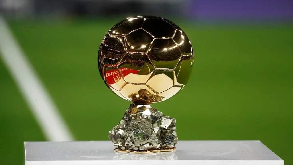 الدولي المغربي أشرف حكيمي بات قريبا من جائزة الكرة الذهبية لأفضل لاعب في العالم