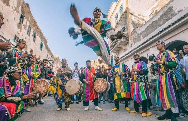 لقاءات موسيقية استثنائية جديدة في النسخة 26 من مهرجان كناوة بالصويرة
