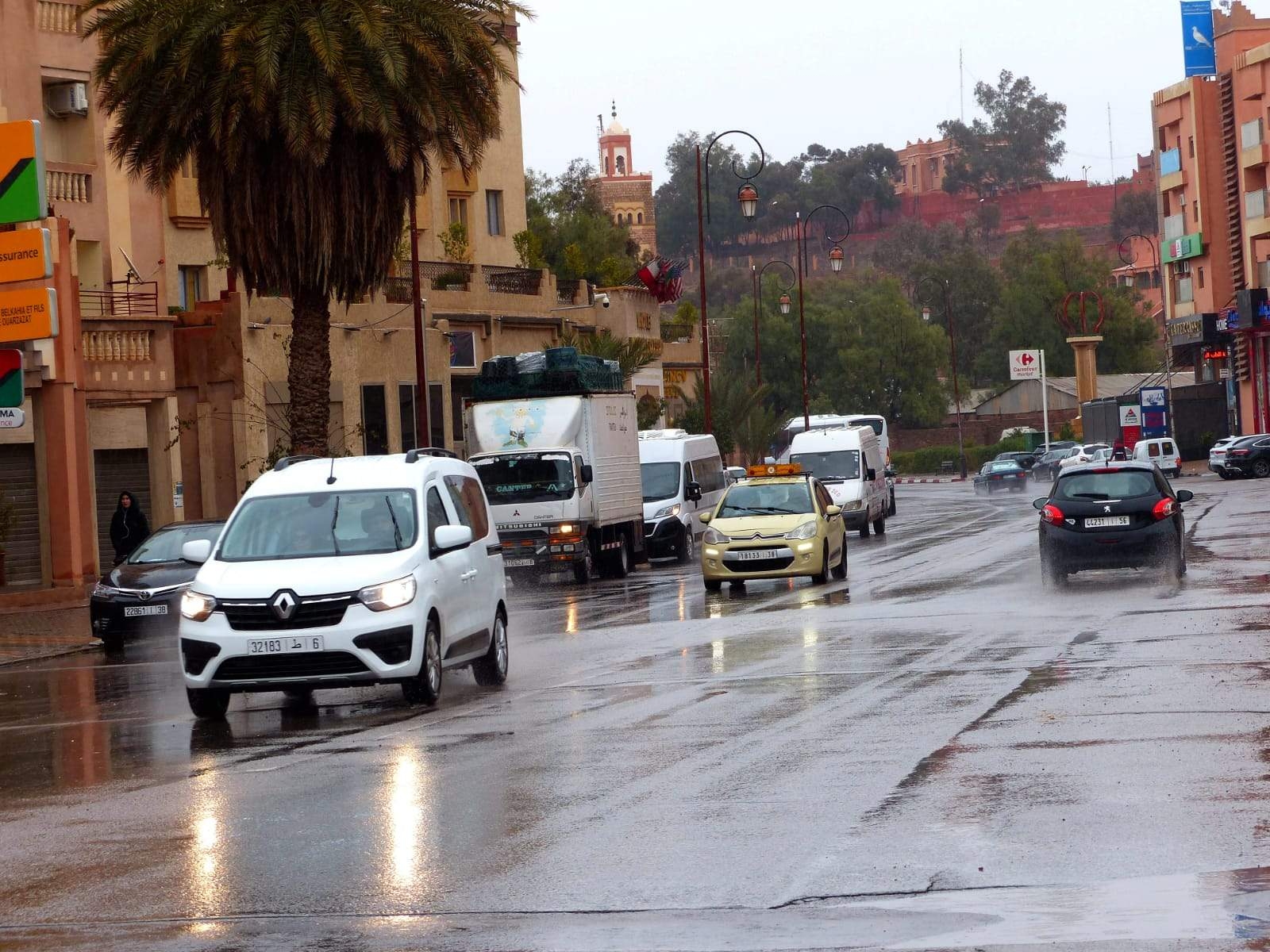 زخات رعدية بعدد من مناطق المملكة المغربية