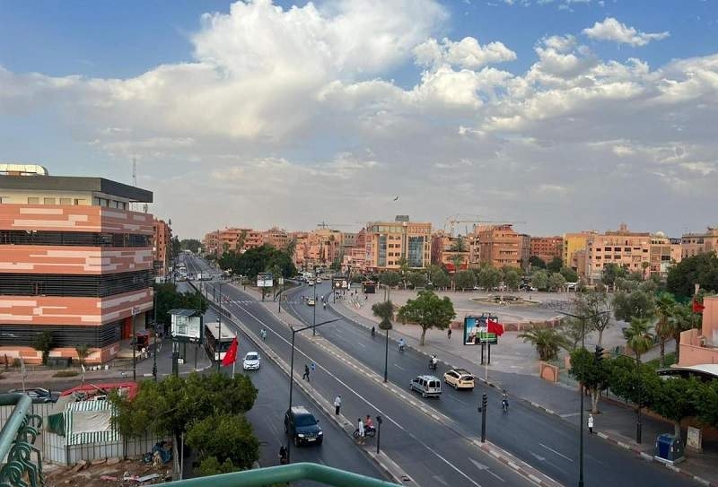 طقس حار وقطرات مطرية جد خفيفة في توقعات الحالة الجوية ليوم الأحد
