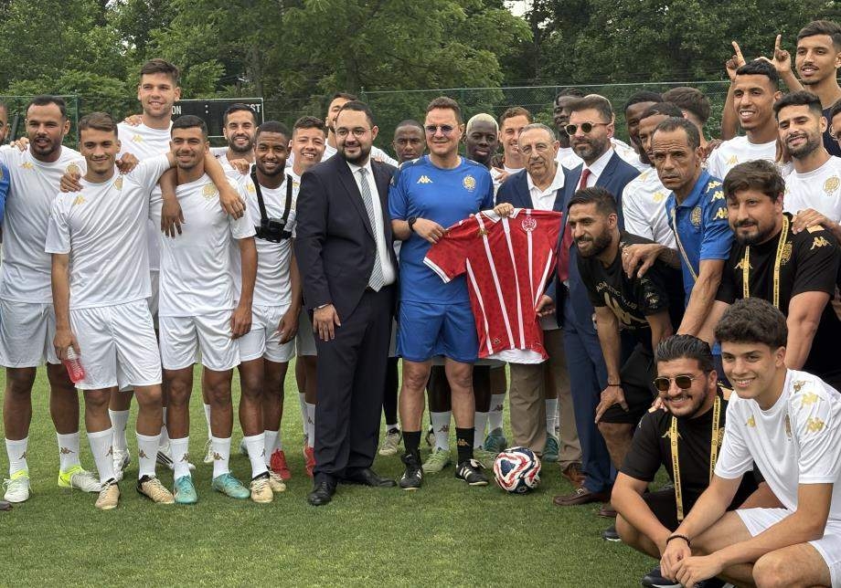 سفير المغرب بأمريكا يزور بعثة الوداد