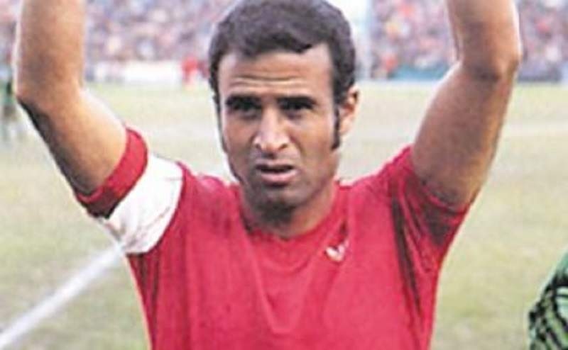 وفاة أسطورة الكرة المغربية أحمد فرس