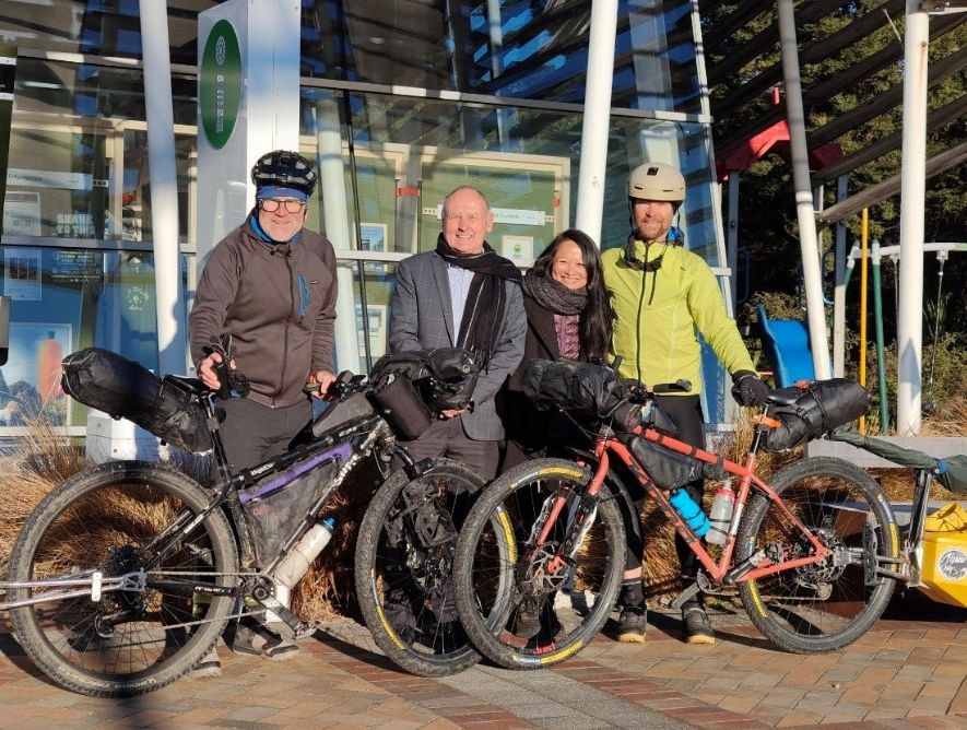 Mayor Welcomes Fund Raising Adventurers To Ruapehu