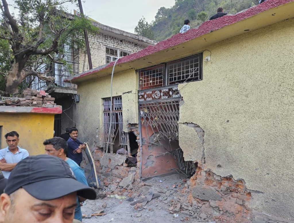 Pakistani Artillery Shelling Kills 3 Civilians in J&K, Locals Say Fighter Jet Crashed in Pampore