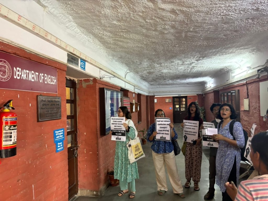 Delhi University Students Protest Last Minute Change in Evaluation Process