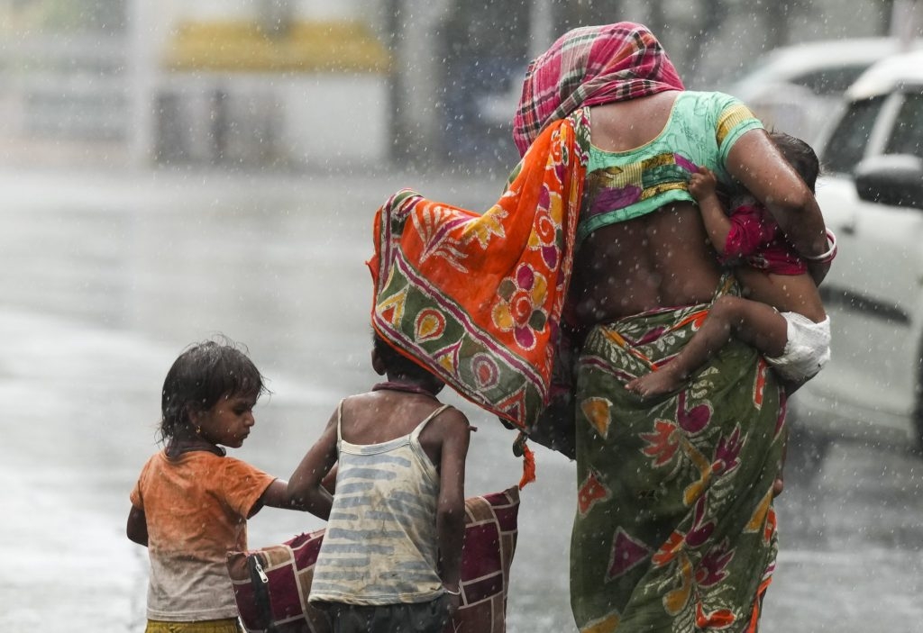 UN Report Highlights Deep Contrasts Behind India's Population Numbers