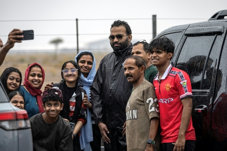 Monsoon-Loving Indian Expats Chase Rain in UAE Desert