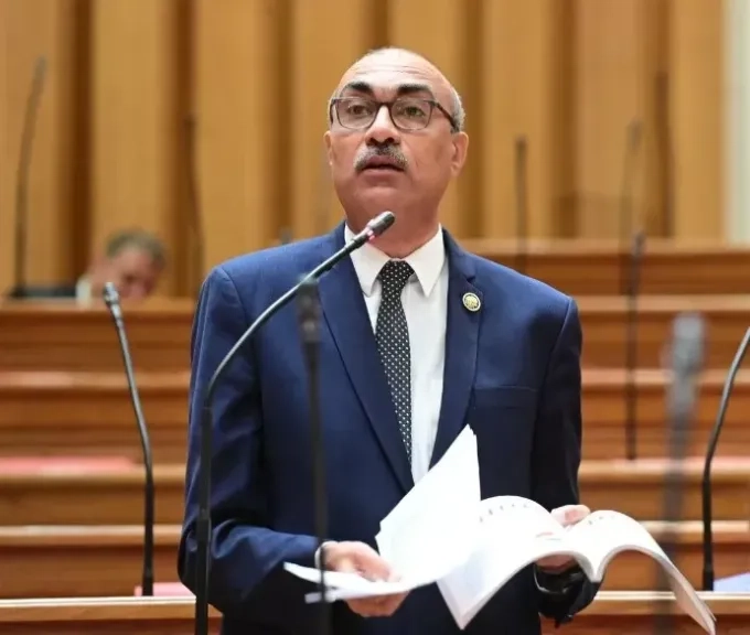 النائب ايهاب منصور : يرفض الحساب الختامي ويؤكد حكومة تعرف حاجتين فقط ... القروض وجيب المواطن