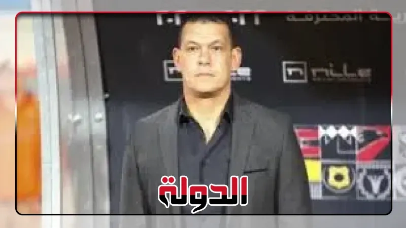 عبد الواحد السيد يتلقى البطاقة الصفراء فى نهاية الشوط الأول من مباراة سموحة