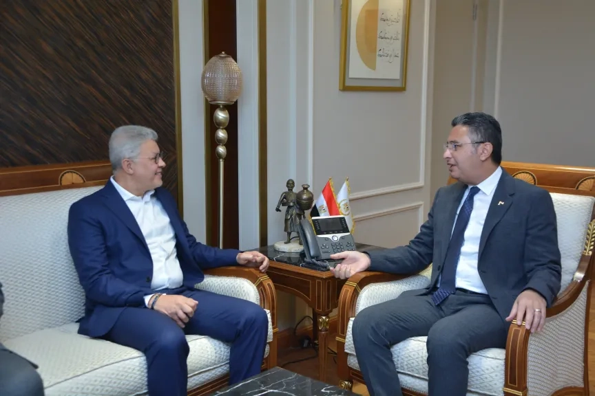 وزير التموين يصدر قرارًا وزاريًا بتعيين أيمن إسماعيل رئيسًا لمجلس إدارة الشركة القابضة للصناعات الغذائية