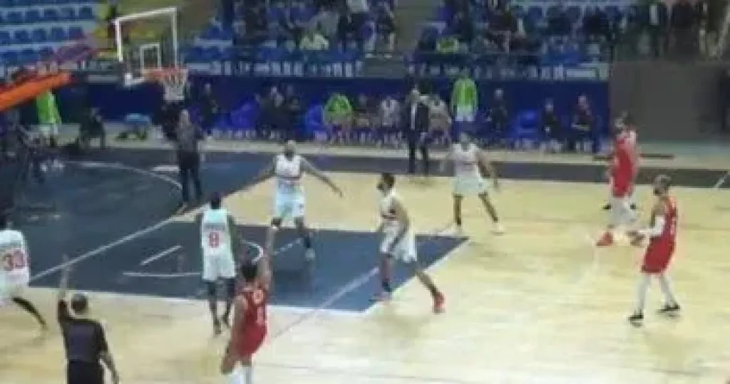 الأهلى يهزم الزمالك 77-71 فى قمة دورى سوبر السلة