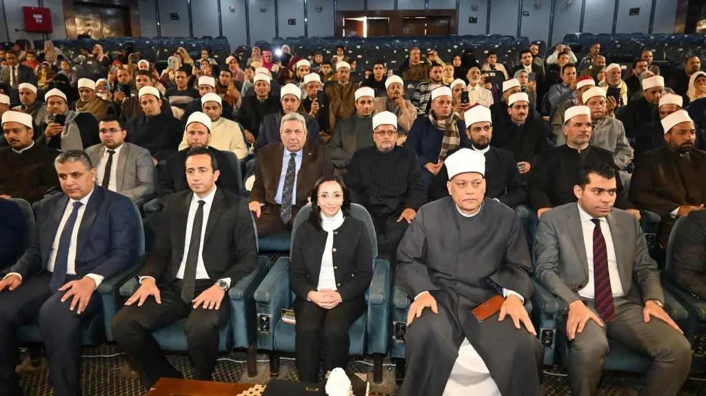 جاكلين تكرم الفائزين في المسابقة السنوية الكبرى للقرآن الكريم و شهر رمضان شهد العديد من فعاليات 'قطار الخير