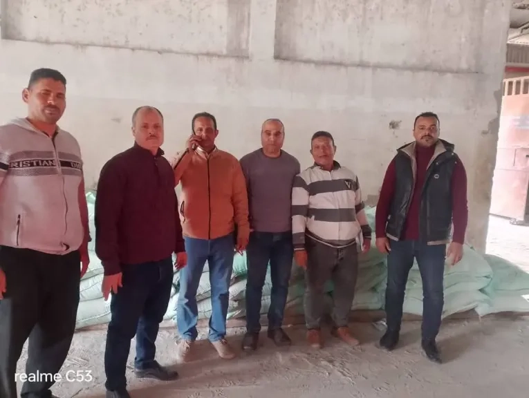 ضبط 2 طن ونصف دقيق بلدى مدعم و 600 عبوة مبيدات غير مصرح بتداولها