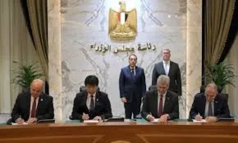 رئيس الوزراء يشهد توقيع حزمة من العقود الخاصة بمقاول الائتلاف المصرى الصينى المشترك