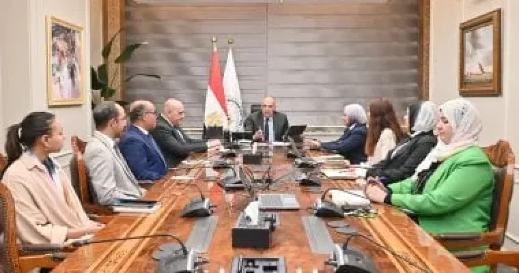 وزير الرى يبحث مقترح إعداد عدد من الأفلام الوثائقية لتوثيق تاريخ الرى فى مصر