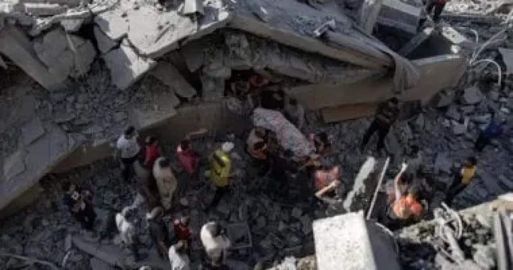 استُشهاد وإصابة 6 فلسطينيين في قصف إسرائيلي على مخيم البريج وسط قطاع غزة