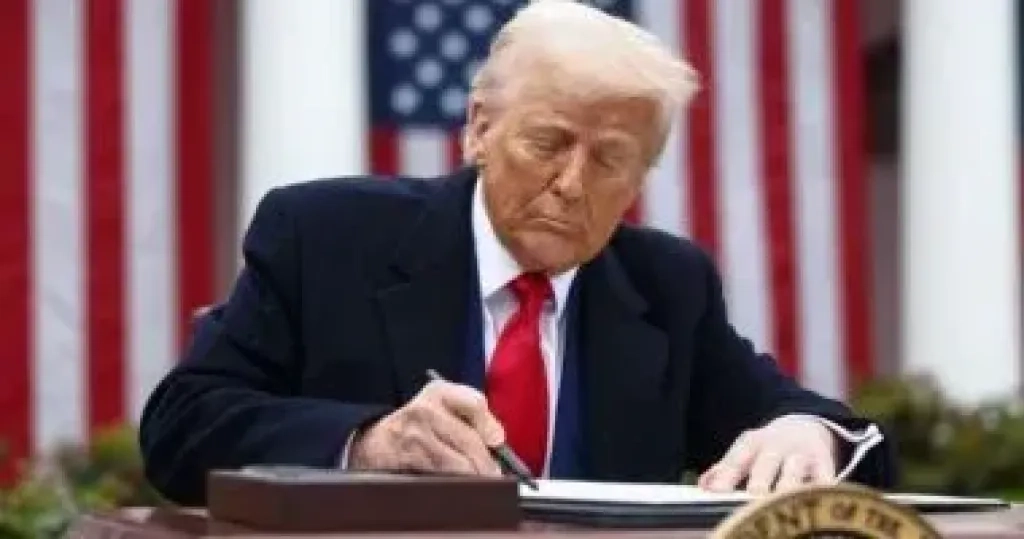 ترامب ينتصر لـ كريستوفر كولومبوس على حساب الهنود الحمر.. تفاصيل