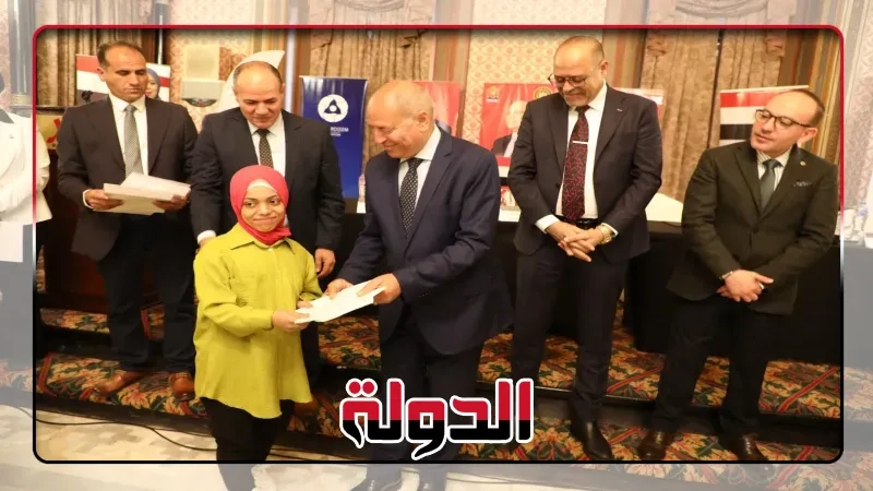 وزير العمل ومحافظ القاهرة يُسلمان عقود عمل جديدة لذوي همم بشركات القطاع الخاص