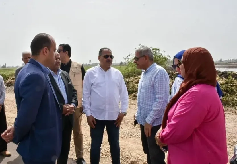 محافظ الشرقية يتفقد تطوير طريق جميزة بني عمرو بديرب نجم بطول 6 كم
