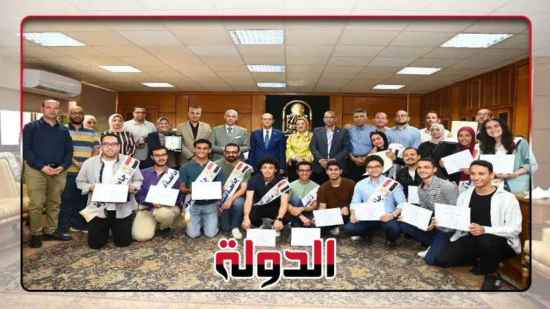رئيس جامعة أسيوط يحتفي بطلاب الجامعة الفائزين في مهرجان 'إبداع