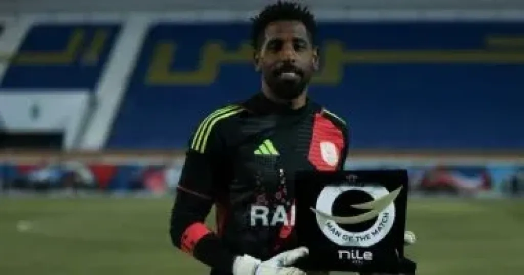 طرد حارس مرمى فاركو فى مباراة الأهلي بسبب إعاقة إمام عاشور