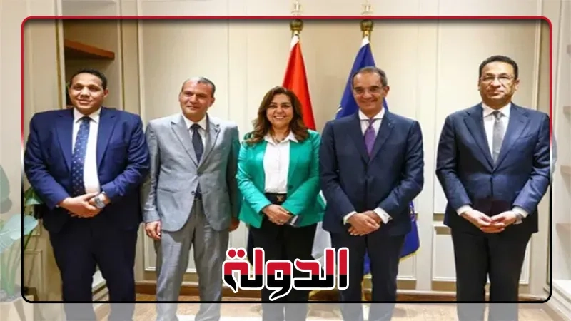 وزيرا الاتصالات والتنمية المحلية يشهدان توقيع اتفاق لتوفير الأجهزة التكنولوجية لتشغيل مجمعات الخدمات الحكومية بقرى 'حياة كريمة '