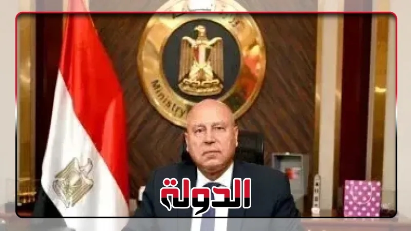 وزير الصناعة والنقل يعلن استقبال محطة هاتشيسون بميناء السخنة السفينة ZHEN HUA 36 وعلى متنها 3 أوناش عملاقة
