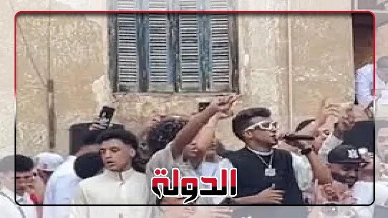 بعد حفله اليوم بفيصل، عصام صاصا يهرب على موتوسيكل من الزحام