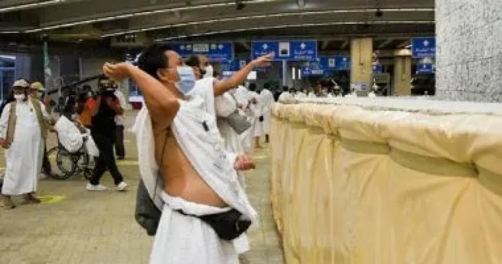 كم عدد الساعات التى يمكن رمى الجمرات خلالها؟.. مفتى السعودية يجيب