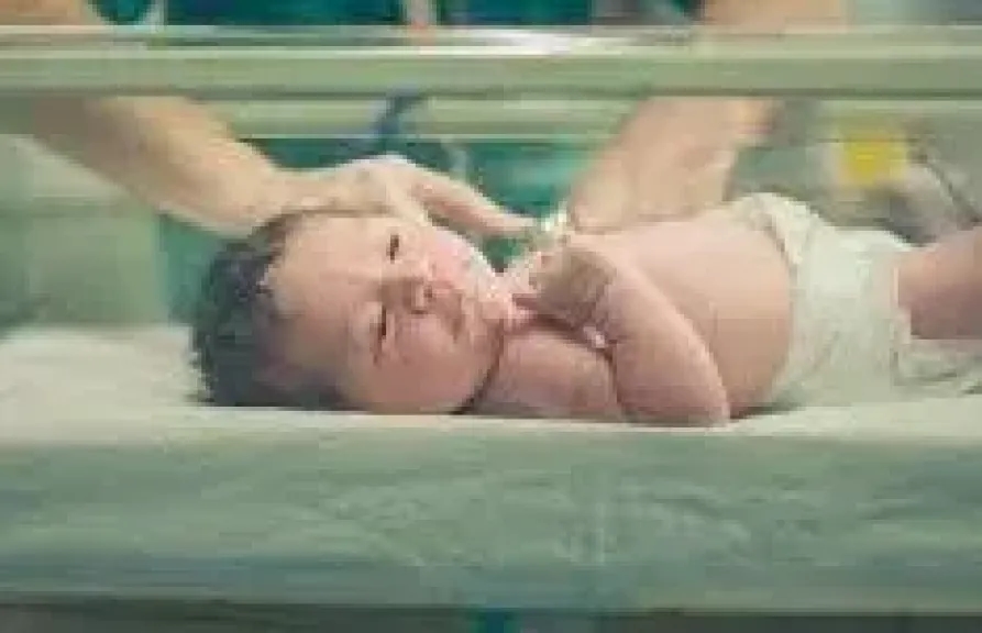 فى موجة الحر .. كيف تحافظين على طفلك من الجفاف؟