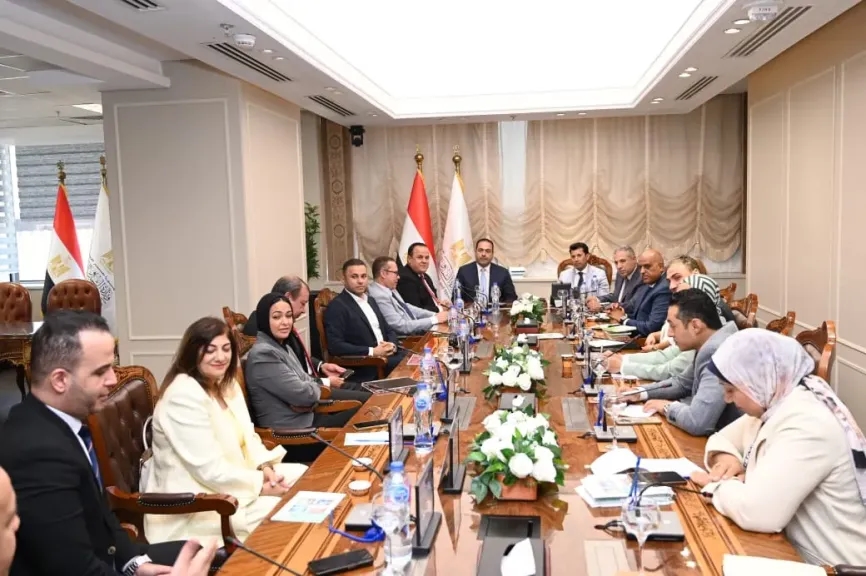 'البيت والغيط' وأندية للجاليات.. وزير الرياضة يبحث دعم اتحاد شباب المصريين بالخارج