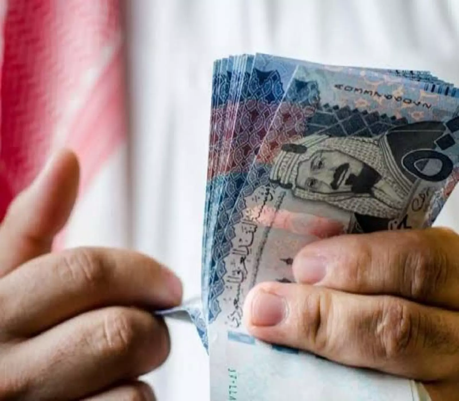 آخر تحديثات أسعار الصرف.. سعر "موحد" للريال السعودي في عدن وحضرموت أمام الريال اليمني عشية رمضان