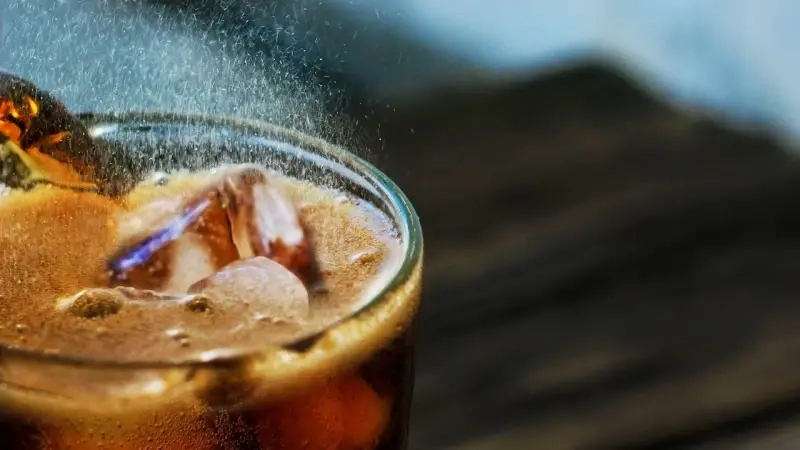 كوب واحد من هذا المشروب يزيد خطر إصابتك بسرطان القولون