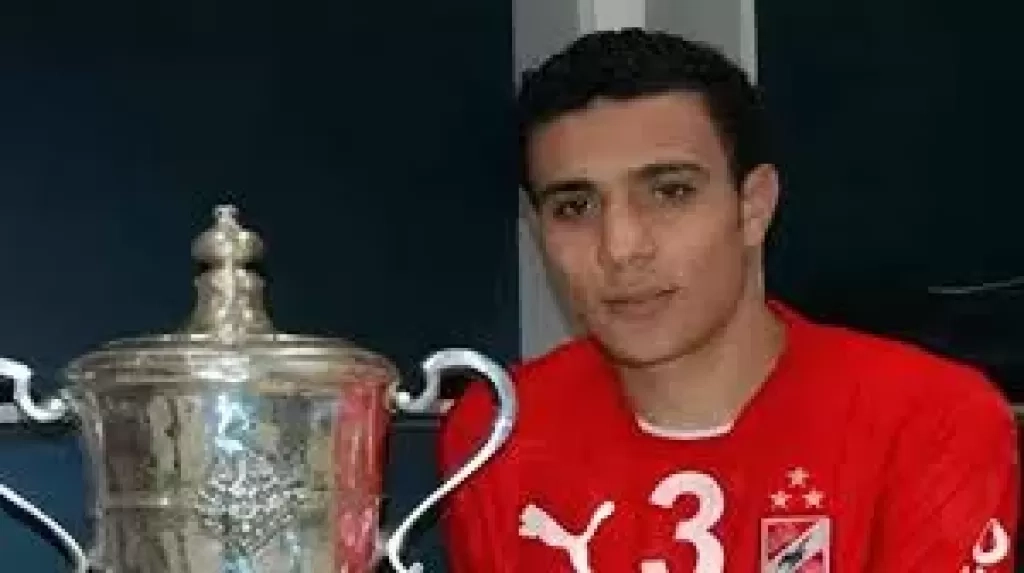 17 سنة على الوداع ومحمد عبد الوهاب لسه في قلب جمهور الأهلي.. حاضر من خلال والدته