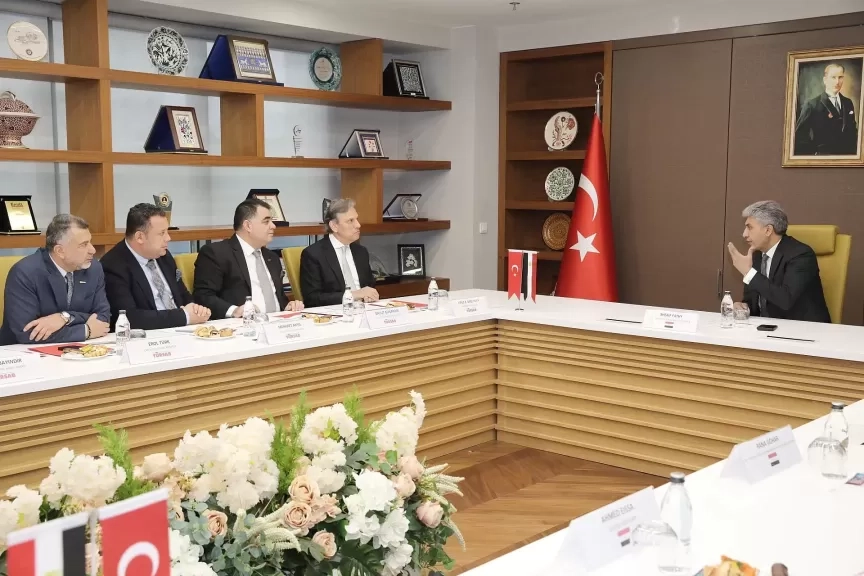 وزير السياحة والآثار يواصل لقاءاته المهنية بإسطنبول