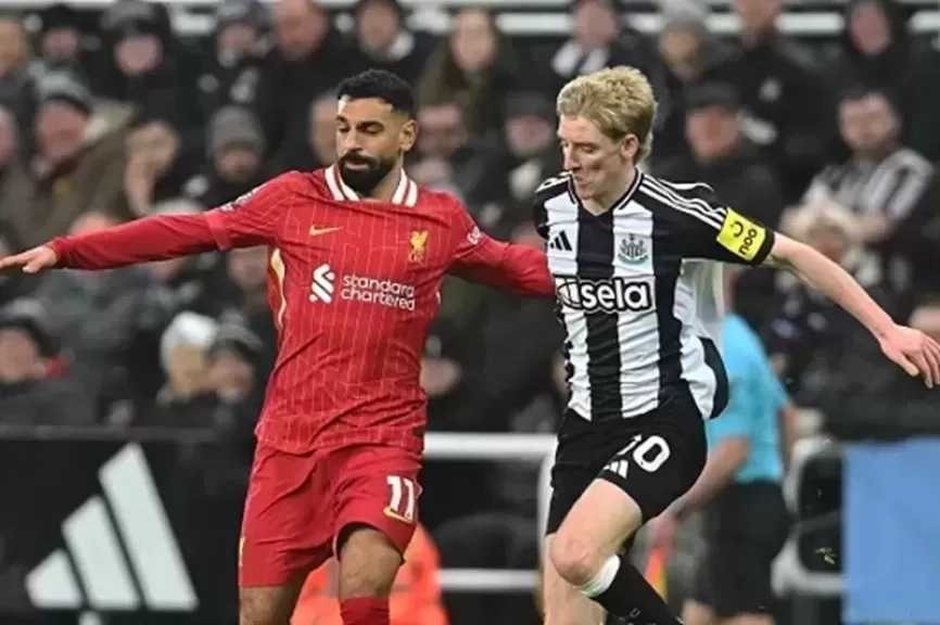 مرور 75 دقيقة.. ليفربول متأخراً بثنائية أمام نيوكاسل في نهائي كأس الرابطة