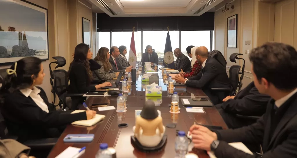 وزير السياحة والآثار يعقد اجتماعاً مع المدير الإقليمي لمؤسسة التمويل الدولية IFC لمنطقة شمال أفريقيا والقرن الأفريقي وعدد من ممثلي المؤسسة