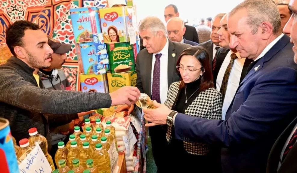 محافظ البحيرة تتفقد معرض 'أهلاً رمضان' بمدينة أبو المطامير