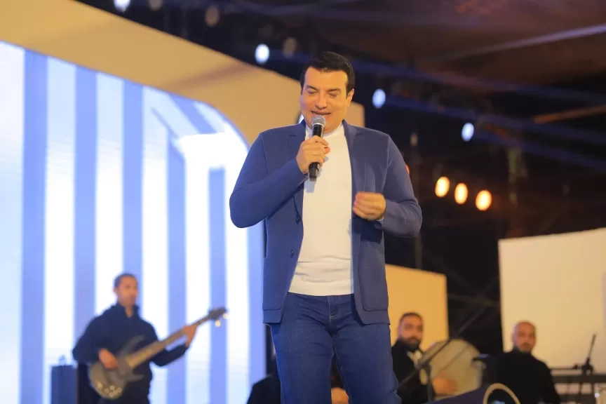 بالصور..إيهاب توفيق يحيي أمسية رمضانية ساحرة في 'الخيمة'