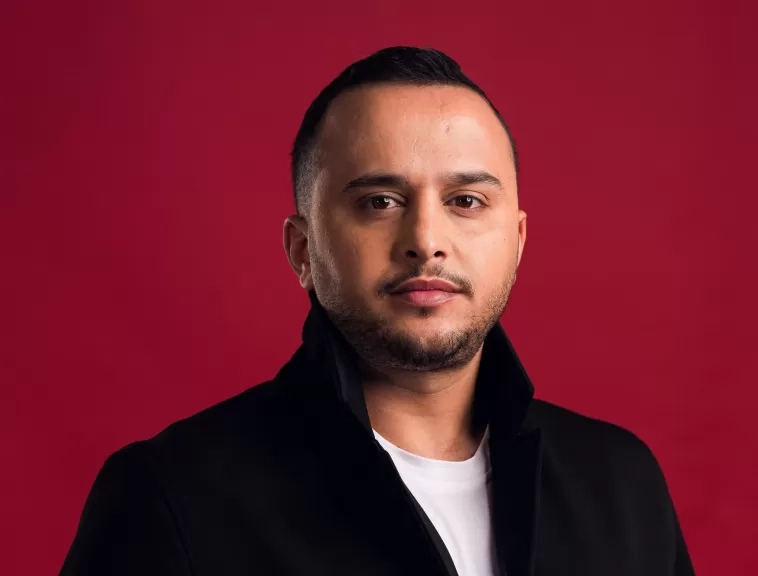 عزيز صالح يستعد لطرح أول أعماله المصورة 'تراكمات' خلال عيد الفطر