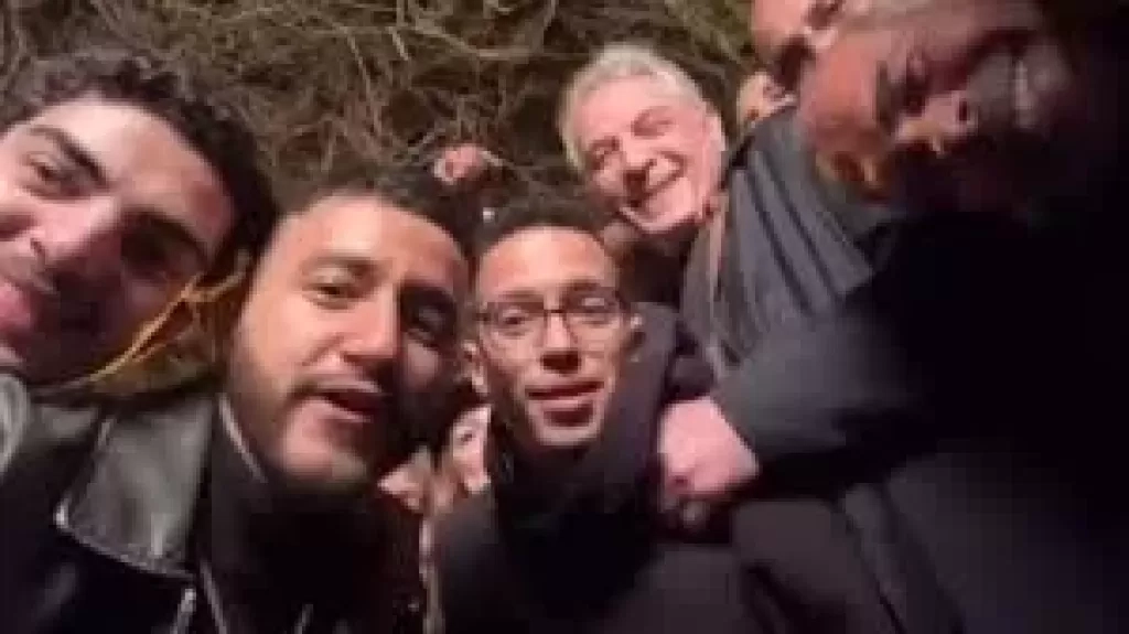 بالألعاب النارية.. أبطال 'ولاد الشمس' يحتفلون بانتهاء التصوير