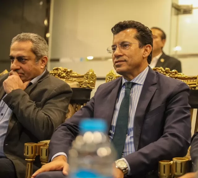 وزير الشباب والرياضة يبحث مع اتحاد الإسكواش واللاعبين خطط التطوير ودعم الأبطال